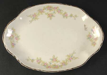 1697 (Scallop) 11" Oval Serving Platter