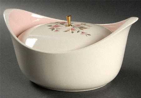 Wild Quince 1.5 Quart Oval Covered Casserole