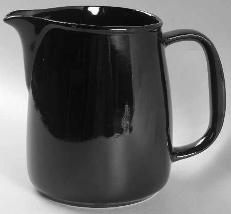 Uno Black 40 Oz Pitcher