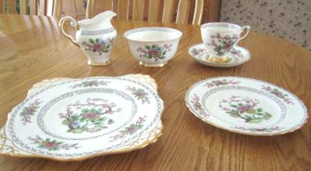 Ki Ming Square Handled Cake Plate