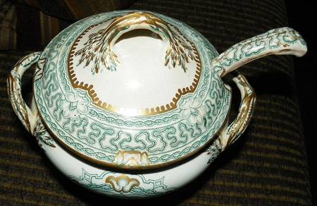 Albert Sauce Boat & Lid with Ladle