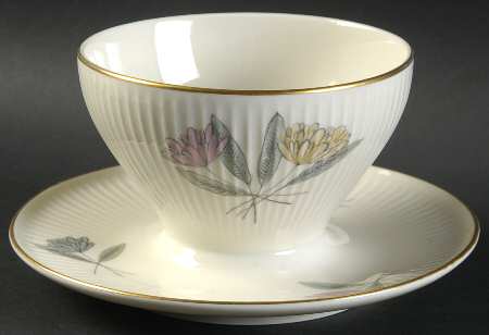 07489 Gravy Boat with Attached Underplate