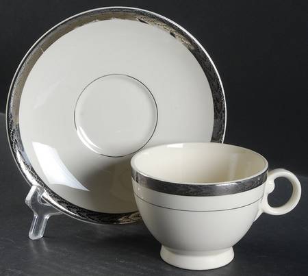 TST292 Footed Cup & Saucer Set