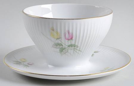 2031 Gravy Boat with Attached Underplate