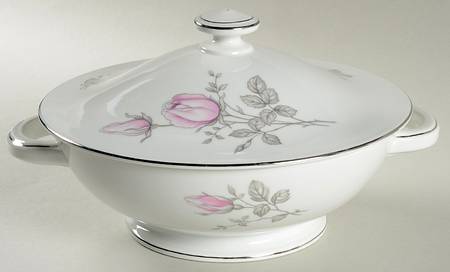 Serenade Round Covered Vegetable