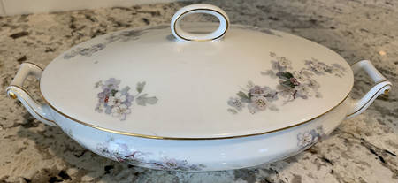 3214 Oval Covered Vegetable