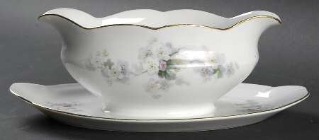 3214 Gravy Boat with Attached Underplate
