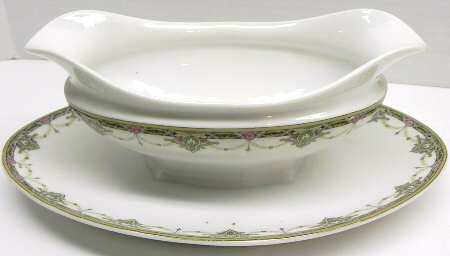 TRV183 Gravy Boat with Attached Underplate