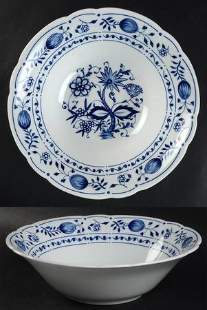 Zwiebelmuster 9" Round Vegetable Bowl