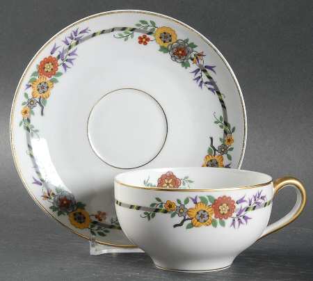 TRV192 Oversized Cup & Saucer Set by Tressemanes & Vogt