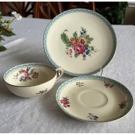 07003 Flat Cup & Saucer Set