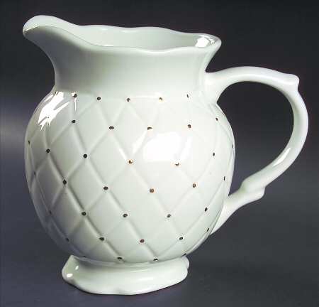 Golden Quilt 56 Oz Pitcher