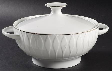 Platinum Band Round Covered Vegetable