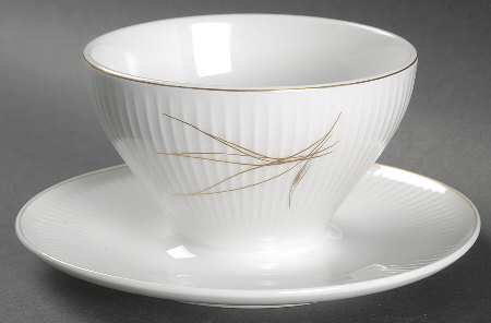 7562 Gravy Boat with Attached Underplate