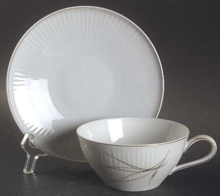 7562 Flat Cup & Saucer Set