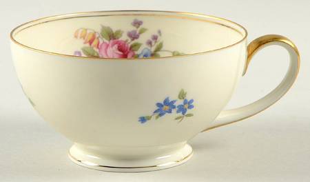Queensrose (Smooth #159) Footed Cup