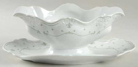 Cecile Gravy Boat with Attached Underplate