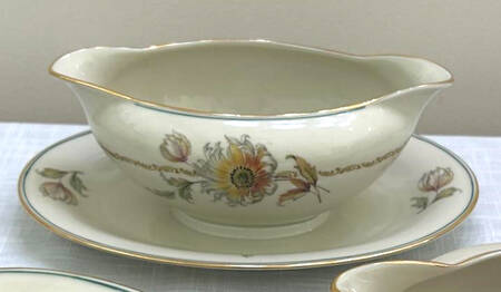 TIR188 Gravy Boat with Attached Underplate
