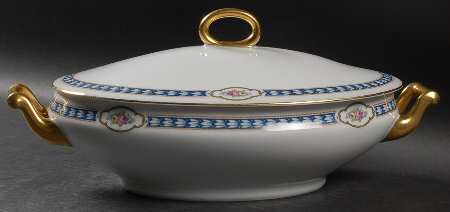 3335 Oval Covered Vegetable