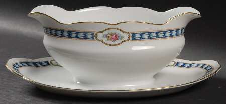3335 Gravy Boat with Attached Underplate