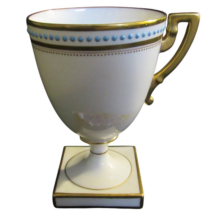 E70 Footed Cup