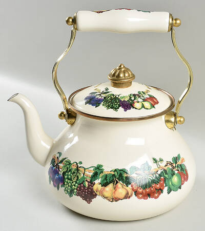 Kensington Garden Metal Kettle & Lid