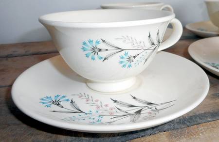 TST393 Footed Cup & Saucer Set