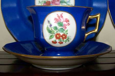 TRV247 Footed Cup & Saucer Set