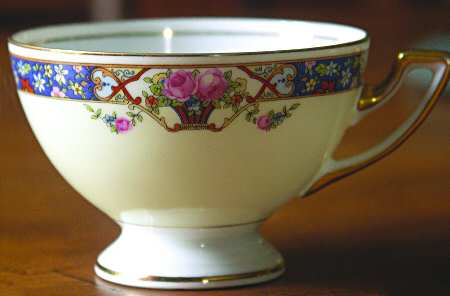 THO171 Footed Cup