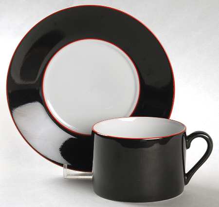Due Black Flat Cup & Saucer Set