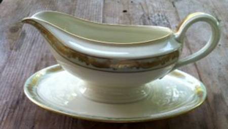 01-221 Gravy Boat with Attached Underplate