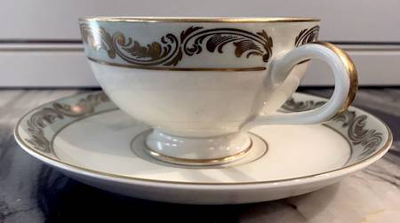 01-221 Footed Cup & Saucer Set
