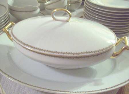 2790 Oval Covered Vegetable