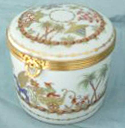 Cirque Chinois Round Hinged Box