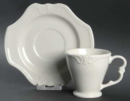 Chantilly Footed Cup & Saucer Set