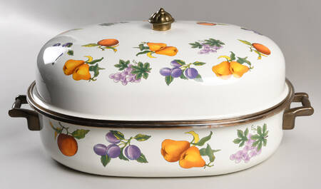 Essence Oval Covered Metal Roaster