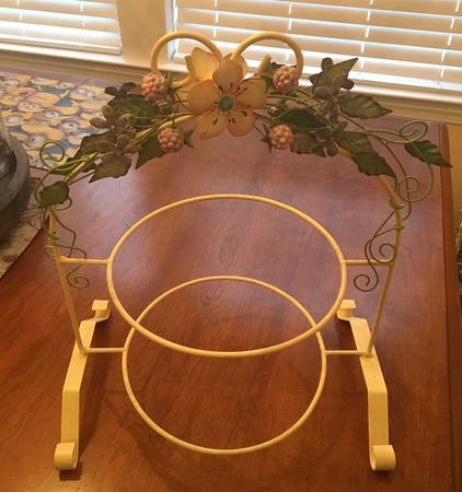 Evelyn Metal Plate Stand