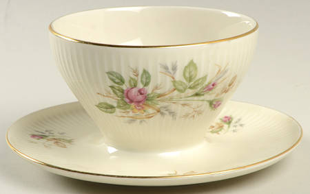 07470 (Coupe, Cream) Round Gravy Boat/Attached Underplate