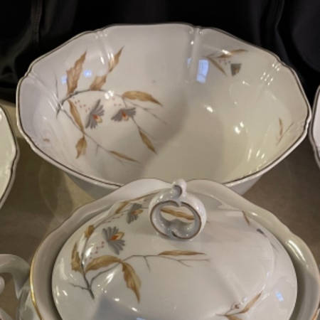 Bayreuth 9" Round Vegetable Bowl