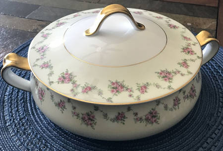Fairmont Round Covered Vegetable