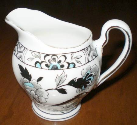 C9390 Creamer