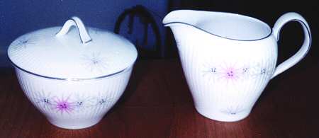 7529 (Platinum Trim) Creamer