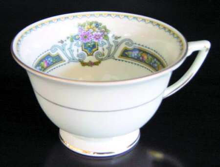 THO217 Footed Cup