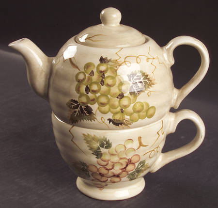 Cabernet (Semi Scallop, Rippled) Individual Teapot & Lid with Cup