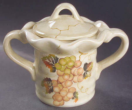 Cabernet (Semi Scallop, Rippled) Sugar Bowl & Lid