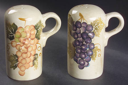 Cabernet (Semi Scallop, Rippled) Handled Salt & Pepper Set