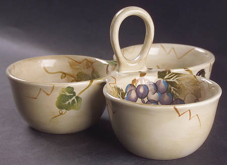 Cabernet (Semi Scallop, Rippled) 3-Part Relish with Center Ceramic Handle