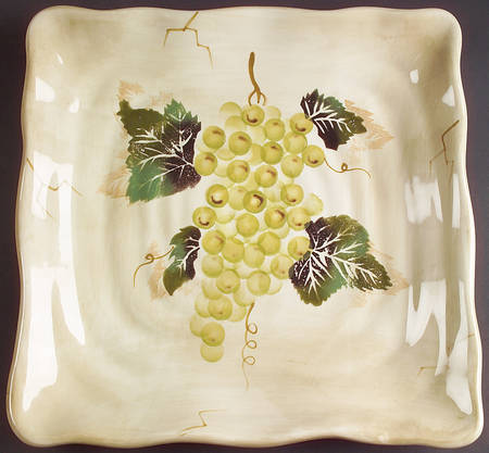 Cabernet (Semi Scallop, Rippled) Square Dinner Plate