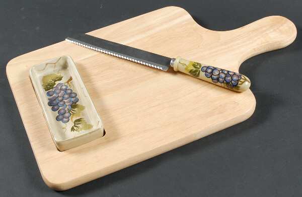 Cabernet (Semi Scallop, Rippled) Wood Bread Board W/Ceramic Oil Tray & Bread Knife