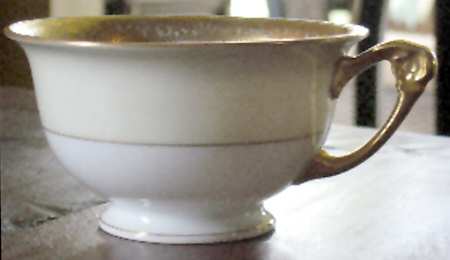 THU215 Footed Cup